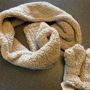 Lemon cozy scarf & mitten set NWT